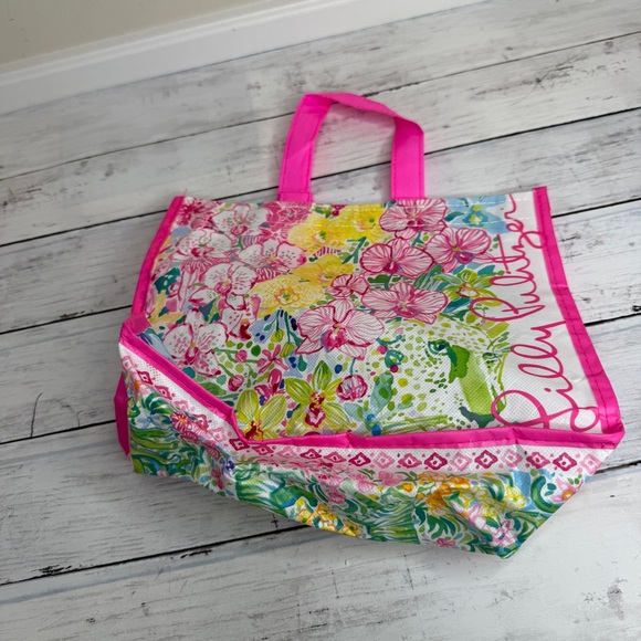 Lilly Pulitzer Handbags - Lilly Pulitzer Vibrant Floral Tote small shopping bag